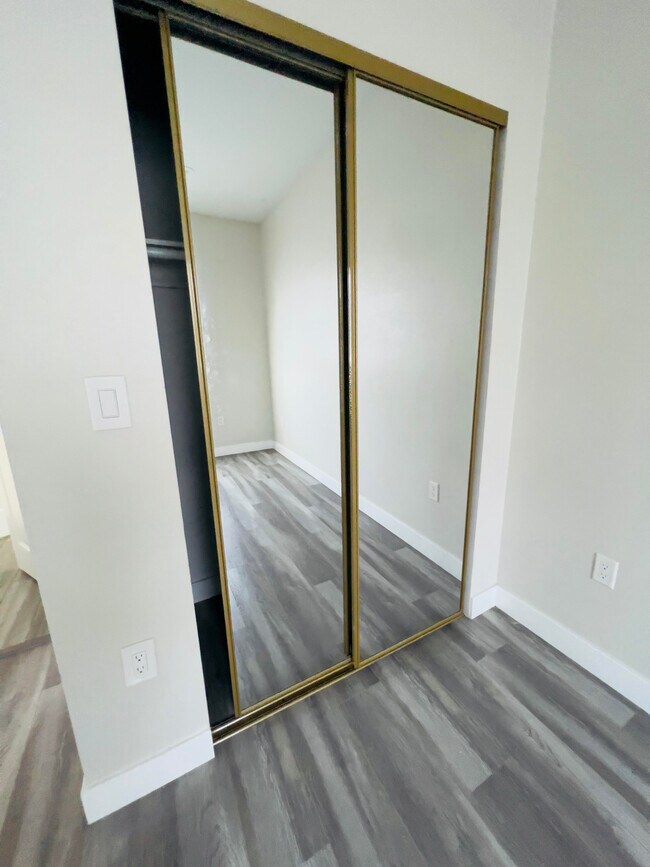 CLOSET ROOM # 2 - 3928 S Normandie Ave