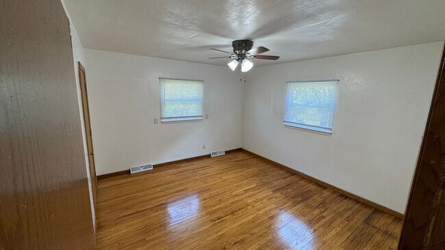 Building Photo - 525 E 47th St