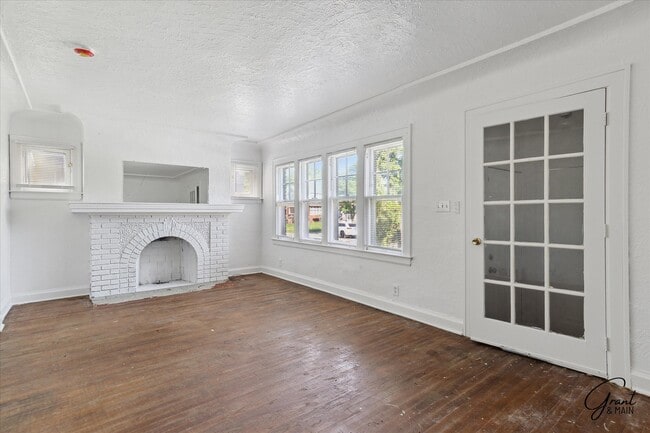 Building Photo - Grant & Main - 10343 Crocuslawn St