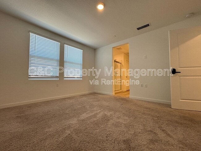Building Photo - 4127 N Rosalia Ave