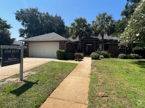 Building Photo - Gulf Breeze - Melissa Oaks - 4 Bedroom, 2 ...