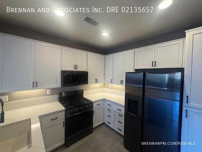 Building Photo - 1165 Latigo Cove