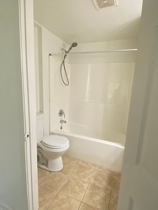 Building Photo - South Asheville Apartment. 1 Bedroom/1 Bat...