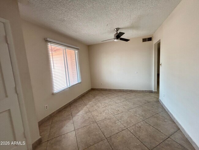 Building Photo - 4014 W Christy Dr