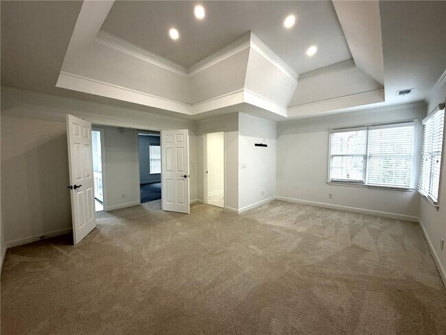 Building Photo - 4865 Chesterfield Ct