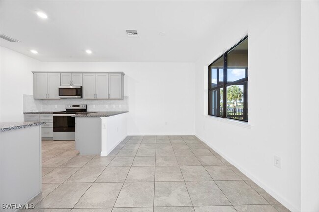 Building Photo - 4583 Lamaida Ln