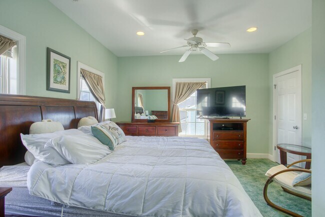 Building Photo - Coastal Duplex with Stunning Water Views —...