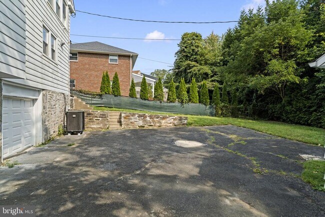 Building Photo - 33 Rosedale Rd