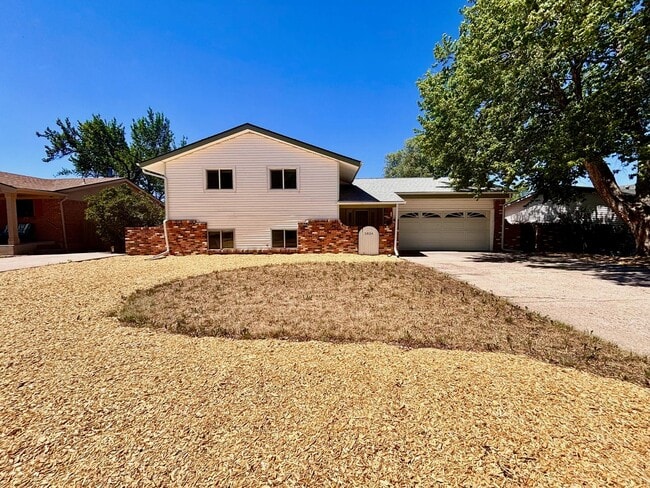Building Photo - Spacious 4-Bedroom Home in Central Colorado Springs