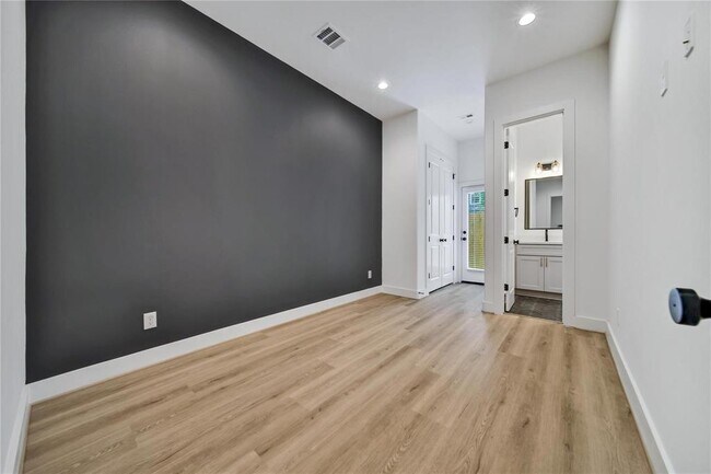 Building Photo - 1506 Ryon St