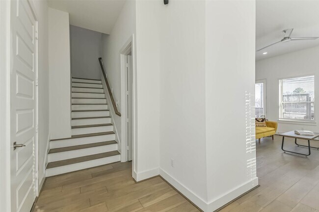 Building Photo - 308 Queen Sude Ln