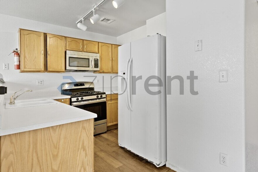 Building Photo - Unit 120