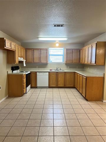 Building Photo - 4422 Bobbie Ann Dr