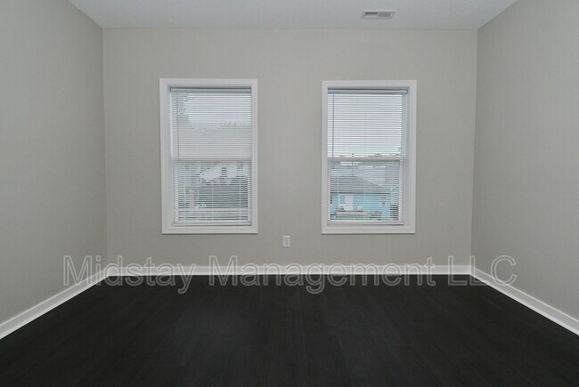 Building Photo - 320 N Keystone Ave