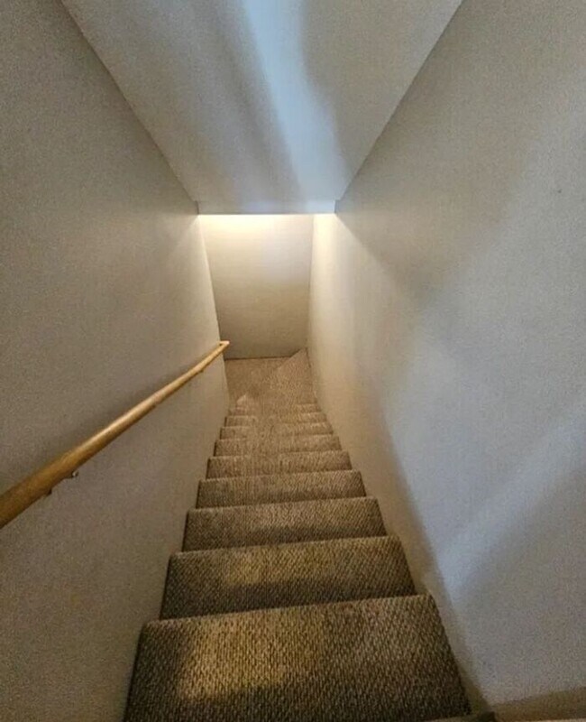 Building Photo - Great Location!!!!