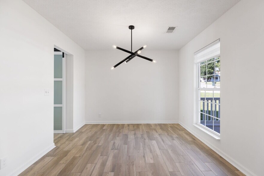 Building Photo - 2150 Blake Dr