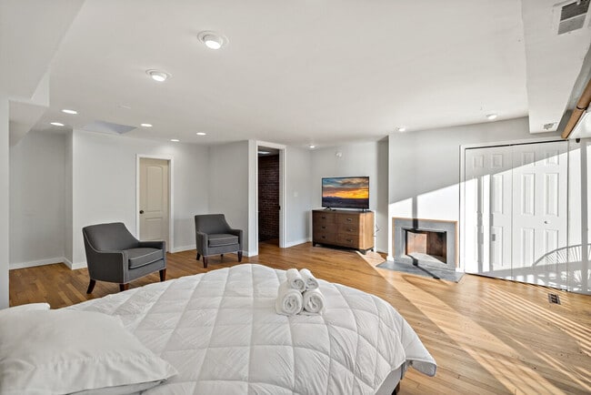 Building Photo - 3303 Water St NW