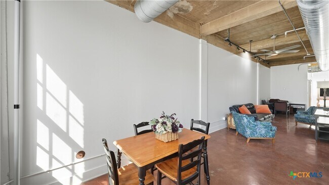 Building Photo - 222 Losoya St