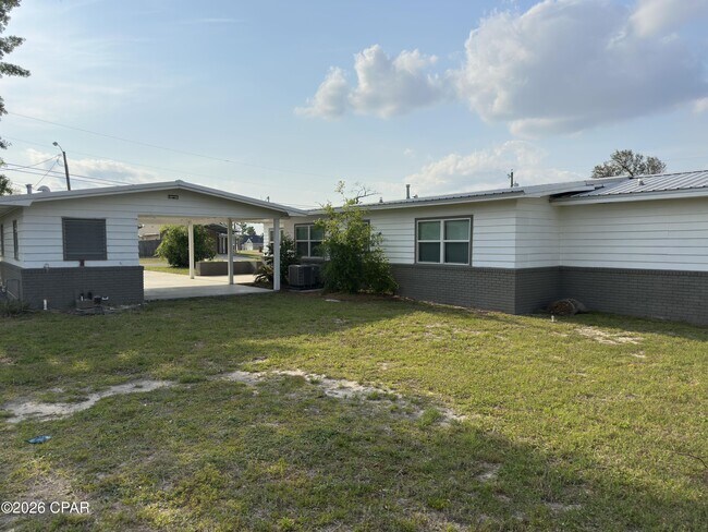 Building Photo - 4900 S Lakewood Dr