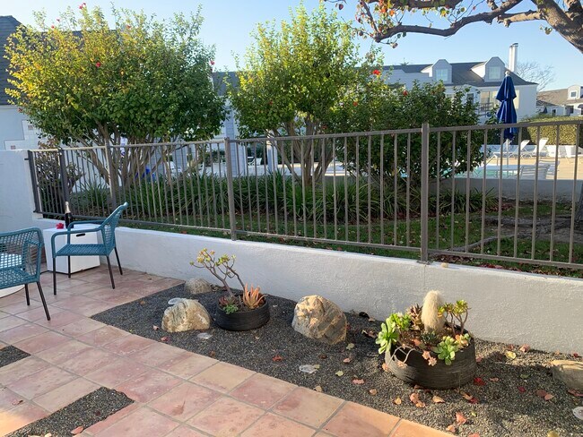 Building Photo - 24382 Lantern Hill Dr