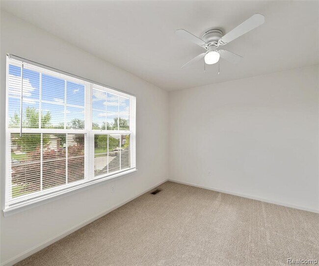 Building Photo - 5864 Willow Ridge Dr