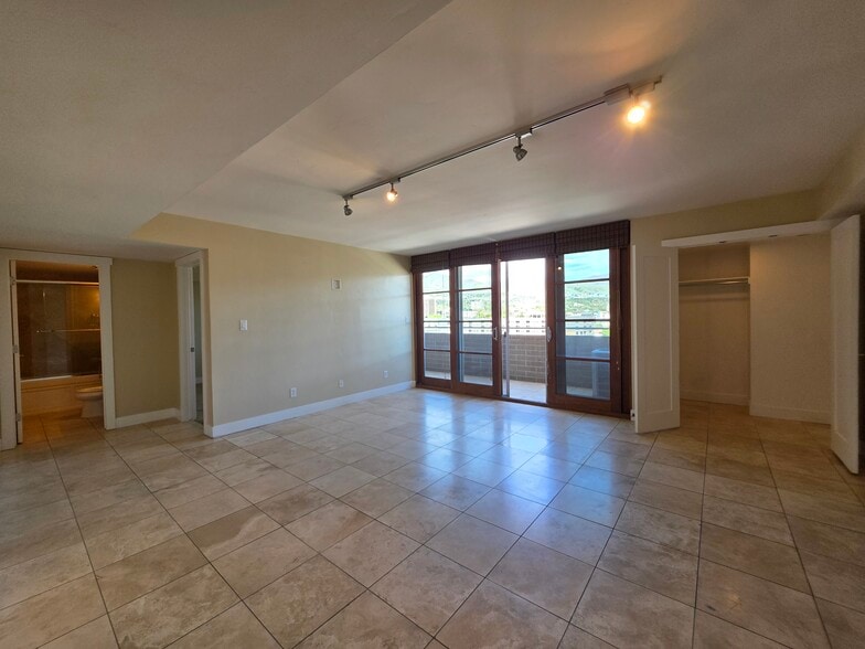 Building Photo - 230 E 300 S