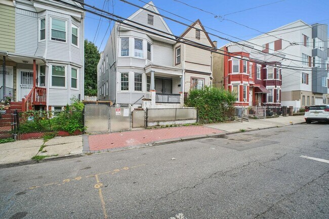 Building Photo - 125 Kearney Ave