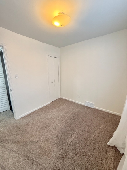 Building Photo - 18288 Deering St