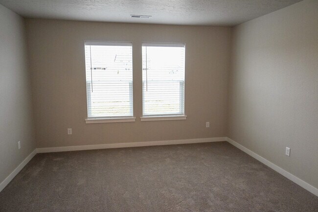 Building Photo - 3154 N Greengate Way