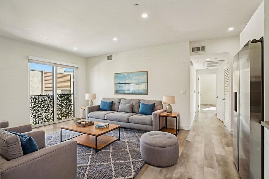 Interior Photo - 12905 Landale Street