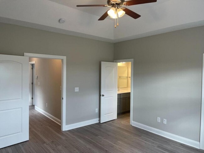 Building Photo - 302 71st Ave N