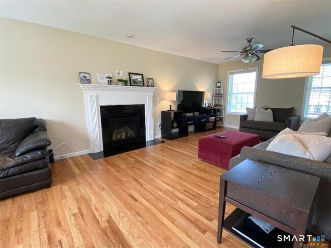 Building Photo - 47 Pineridge Dr