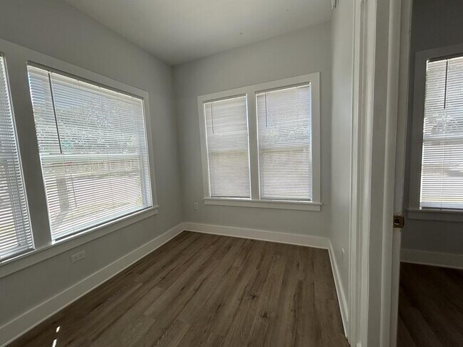 Building Photo - 2861 2nd Ave S