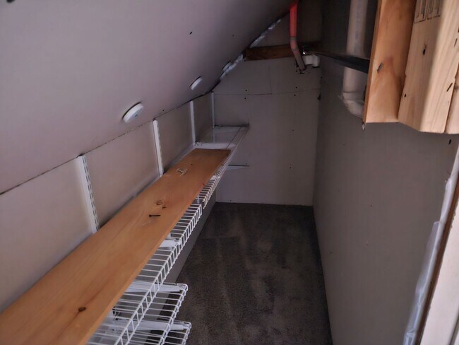 Building Photo - Oak Springs