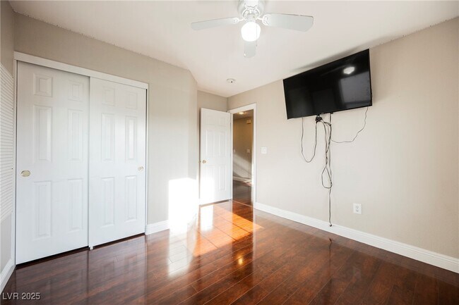 Building Photo - 6720 Song Sparrow Ct