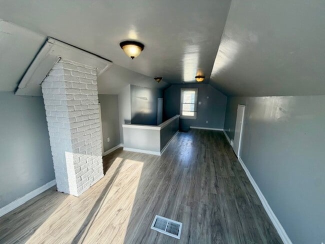 Building Photo - For Lease 3 bedrooms, 1 bath home in a nice area