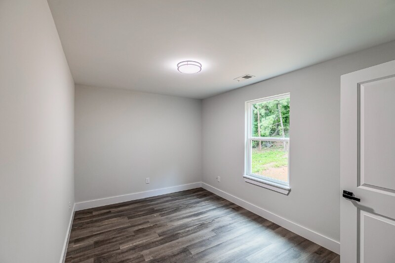 Building Photo - 121 Brookmeade Dr