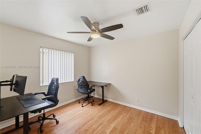 Building Photo - 1004 Golden Cane Dr