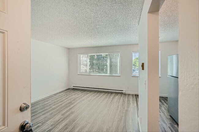 Building Photo - Renovated, Centrally Located 1 Bedroom in ...
