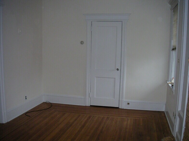 Building Photo - 127 Silver Lake Rd