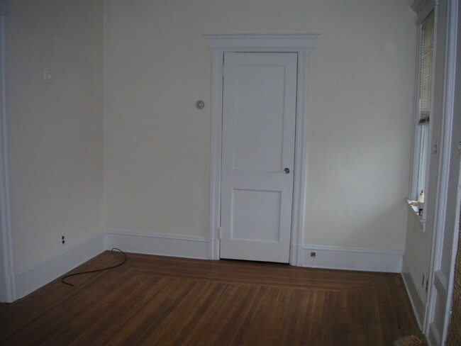 Building Photo - 127 Silver Lake Rd