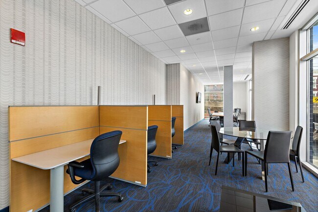 Building Photo - 1700 Park Ave