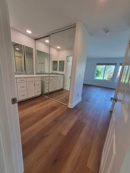 Building Photo - 4962 Corinthia Way