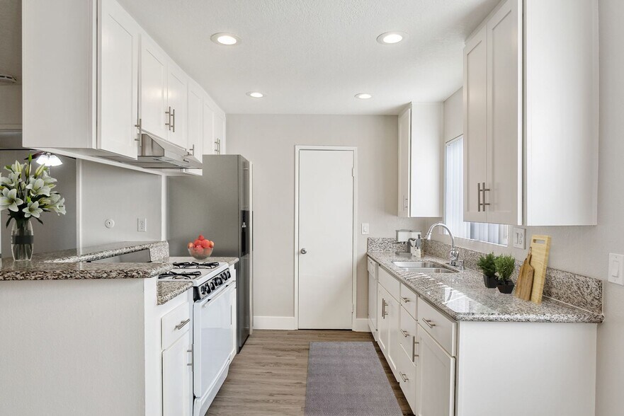 High-end kitchen - Woodglen Apartments