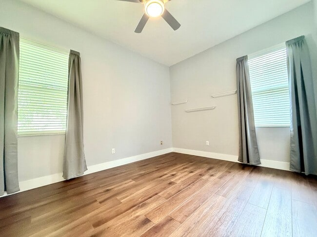 Building Photo - Executive 4bedrooms/3baths Dream pool-home...