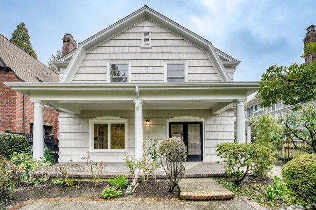 Building Photo - Capitol Hill Home