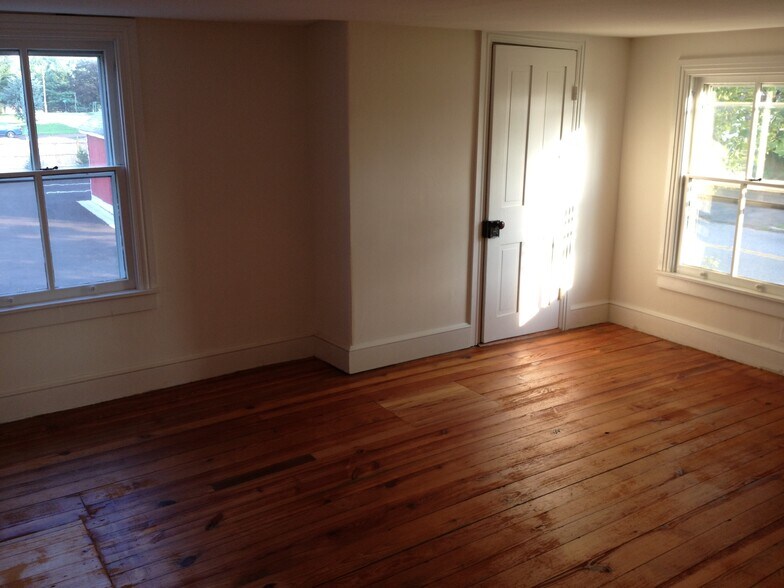 Family room - 105 N Main St