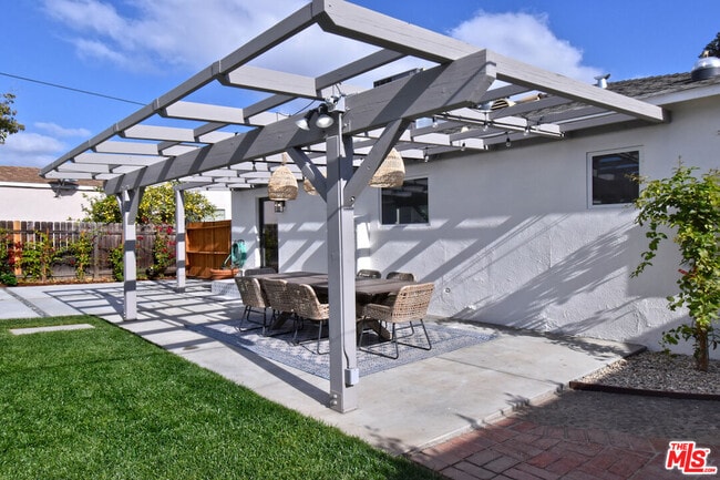 Building Photo - 6167 Costello Ave