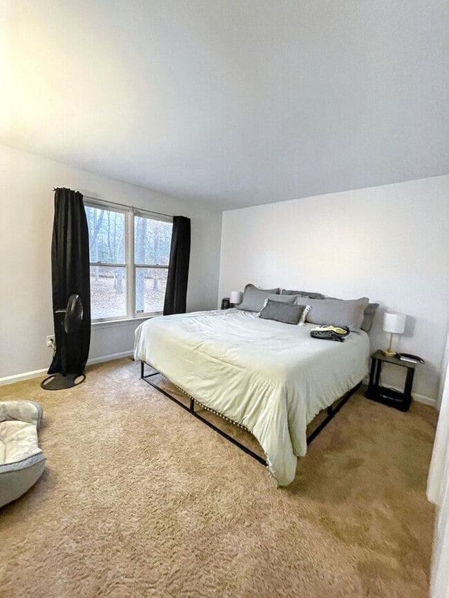 Building Photo - Lovely 3-Bed Home in Gated Community with ...