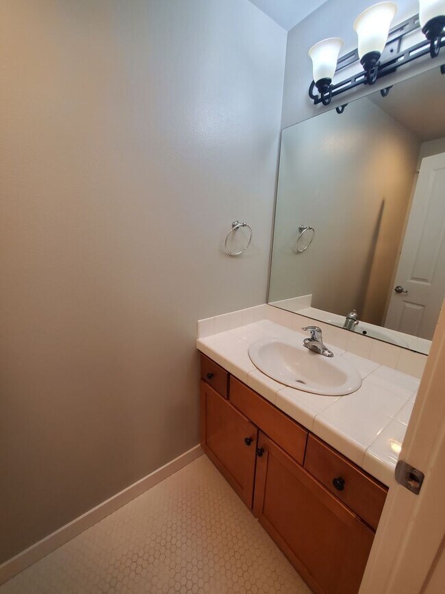 Building Photo - Modern Craftsman Living Between Ballard & Phinney Ridge